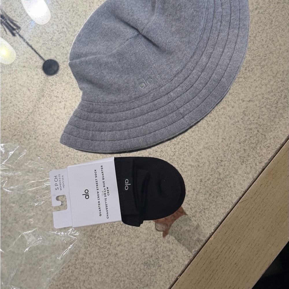 ALO Yoga Black Crew Street Socks with Light Gray Bucket Hat
